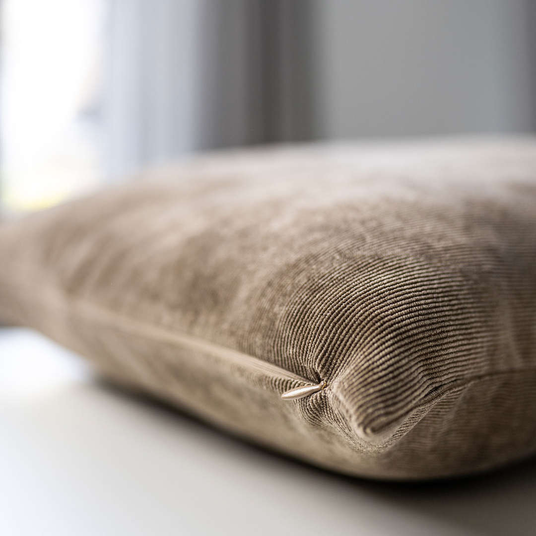 Kussenhoes Corduroy (ribfluweel) Taupe - Mainson